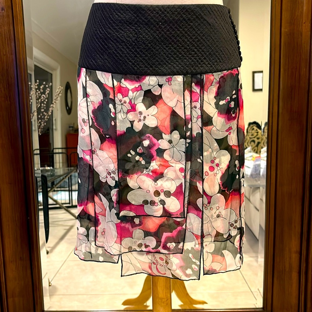 Diane Von Furstenberg Skirt Black and Pink Floral Abstract Print Size 4